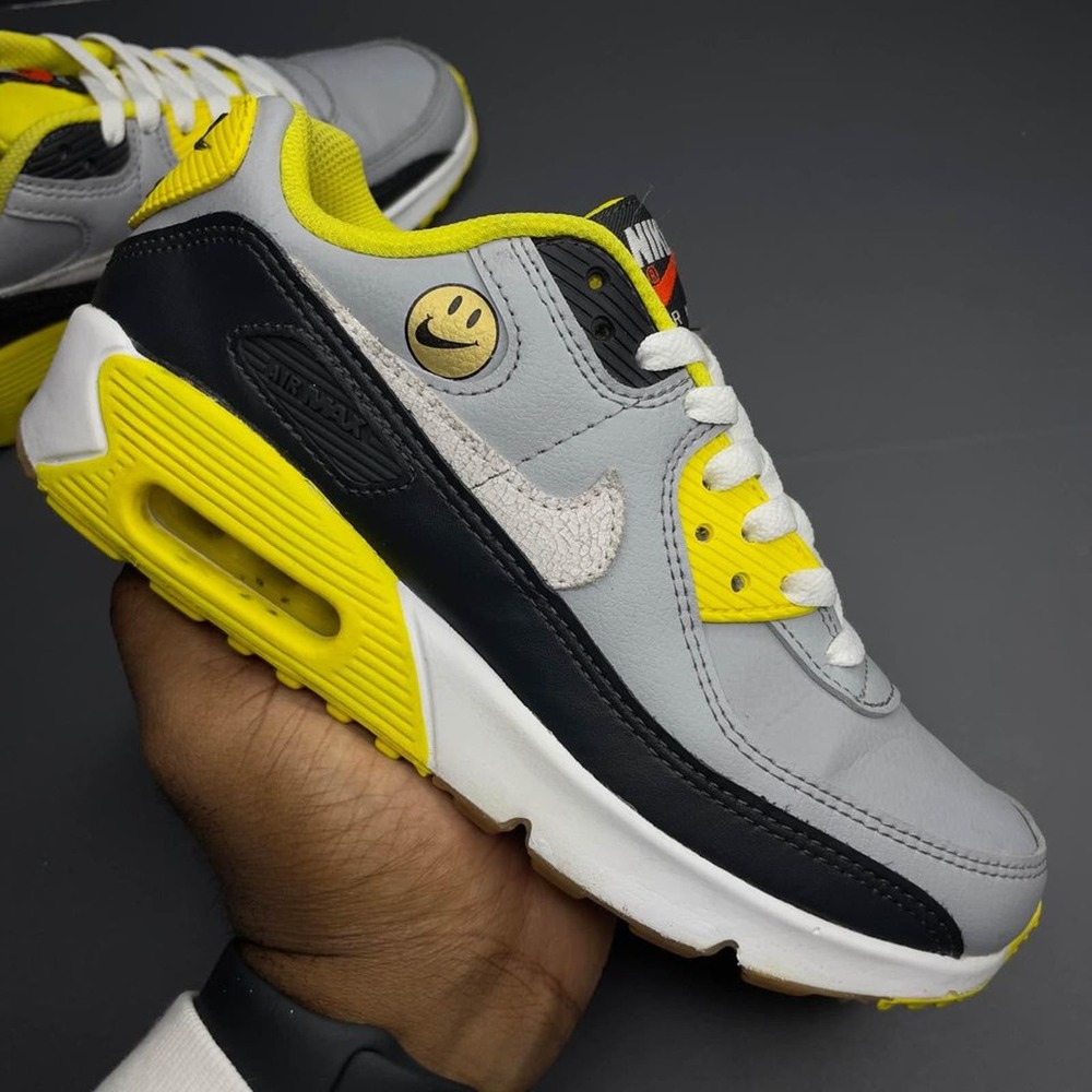 Used Nike Airmax 90 Kids Size 4.5Y